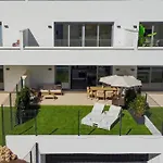 Apartment Weforyou Luxury Garden In Acqua Gardens
