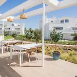 Apartment Weforyou Luxury Garden In Acqua Gardens *
